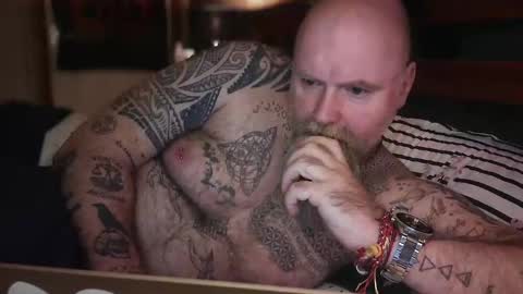 Tattooeddilf 01 online show from February 2, 7:21 pm