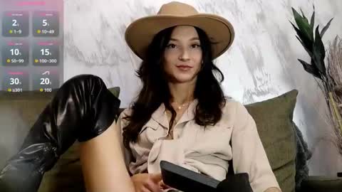 TayaKayan online show from November 1, 8:46 am