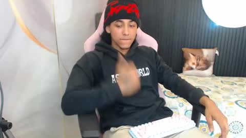 Taylor online show from April 17, 1:52 am