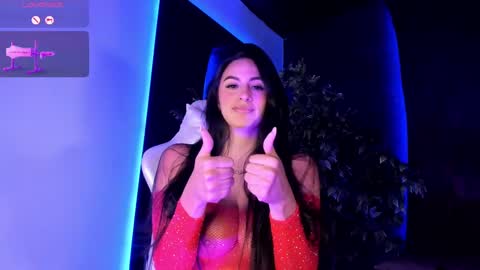 Snapshot of taylor_jonnees chatting on October 12, 1:53 am Taylor  Help me to get 100 thumbs up online show from October 12, 1:53 am