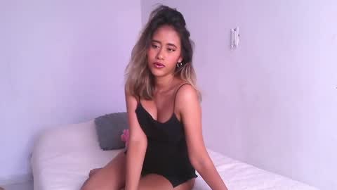 taylor lii0425 online show from May 20, 7:20 pm