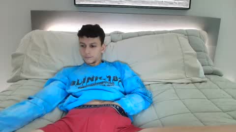 Snapshot of taylorcamz chatting on September 16, 10:13 pm taylorcamz online show from September 16, 10:13 pm