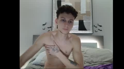 Snapshot of taylorcamz chatting on October 23, 3:41 am taylorcamz online show from October 23, 3:41 am