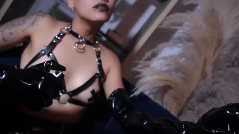 Taylor online show from February 17, 8:19 pm