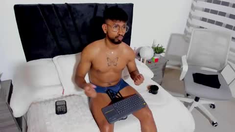 Snapshot of taylormaccurdy_ chatting on September 23, 4:12 pm taylormaccurdy_ online show from September 23, 4:12 pm