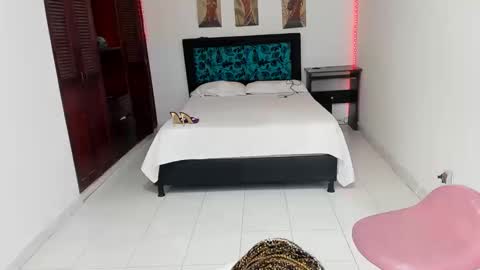 taylorslims online show from February 20, 1:08 pm