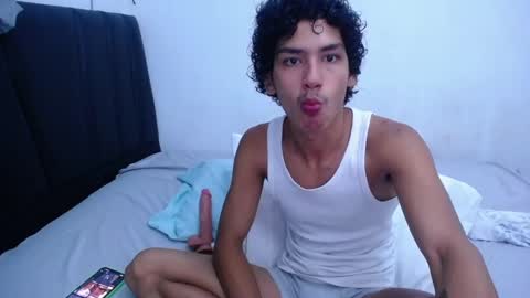 Tayron online show from March 4, 9:32 pm