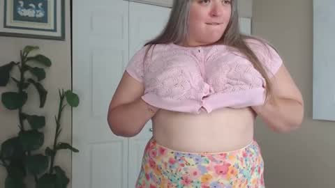 teases online show from October 7, 5:09 pm