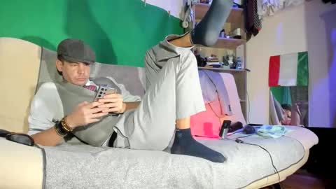 Virg Lszl online show from December 2, 3:32 pm