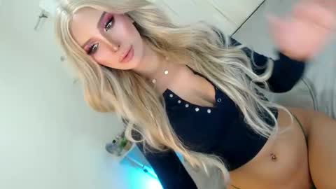 Snapshot of temptationofsex chatting on October 7, 7:37 am EVA GLASSCOTT online show from October 7, 7:37 am