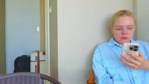 Amanda and Kenny online show from December 17, 4:41 am