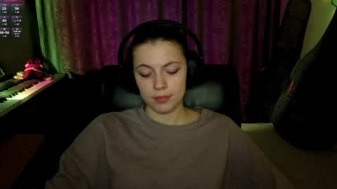 Anny Simpson online show from April 2, 9:00 pm