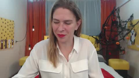 Snapshot of tessadaybreak chatting on October 10, 8:20 am tessadaybreak online show from October 10, 8:20 am