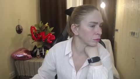 Snapshot of tessadaybreak chatting on February 19, 4:00 pm tessadaybreak online show from February 19, 4:00 pm