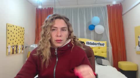 Snapshot of tessadaybreak chatting on September 29, 6:23 am tessadaybreak online show from September 29, 6:23 am