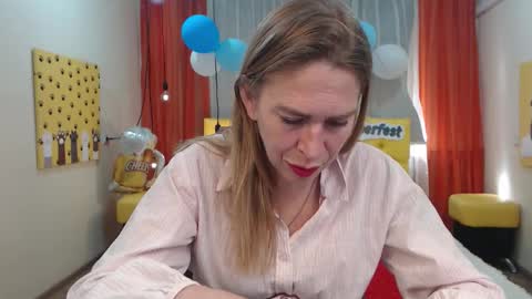 Snapshot of tessadaybreak chatting on September 25, 6:53 am tessadaybreak online show from September 25, 6:53 am