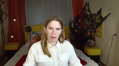 Snapshot of tessadaybreak chatting on October 15, 8:04 am tessadaybreak online show from October 15, 8:04 am