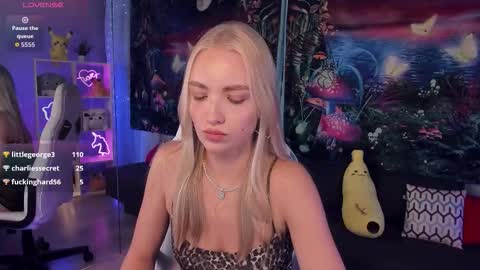 Snapshot of tessahamilton chatting on October 9, 12:32 pm TessaHamilton online show from October 9, 12:32 pm
