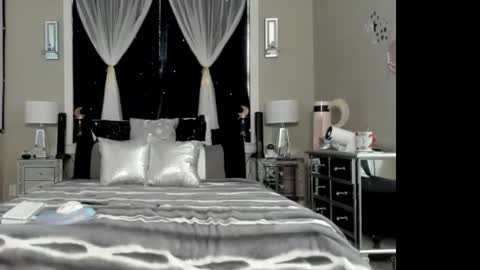 peachy online show from December 20, 6:15 pm