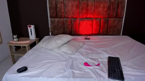 Snapshot of thamara_angells chatting on October 17, 4:11 pm Thamara online show from October 17, 4:11 pm