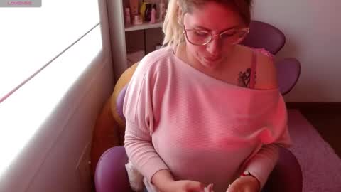 Snapshot of thamarajane1 chatting on February 5, 6:37 pm online show from February 5, 6:37 pm