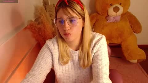 Snapshot of thamarajane1 chatting on January 22, 12:48 am online show from January 22, 12:48 am