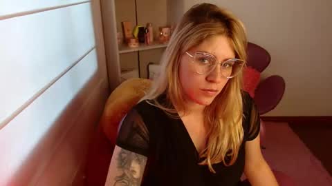 Snapshot of thamarajane1 chatting on January 31, 3:11 pm online show from January 31, 3:11 pm
