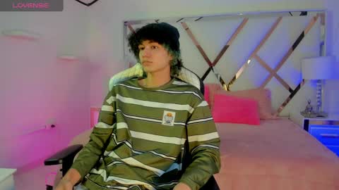 thanier_18 online show from April 4, 7:10 pm