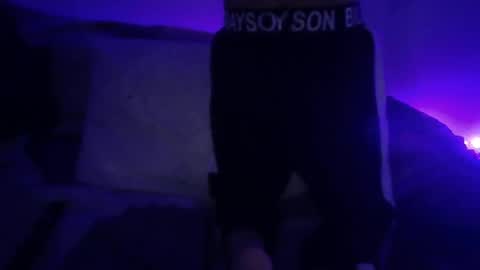 the crazy travellers online show from November 17, 3:25 pm