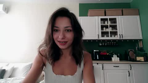 Mia online show from October 12, 11:58 am