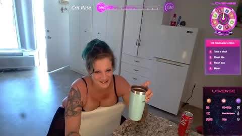 Snapshot of the_naked_siren chatting on December 19, 6:23 pm lina luna online show from December 19, 6:23 pm