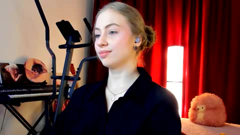 Snapshot of the_steel_magnolia_ chatting on October 15, 3:57 pm Ally STREAMING ON TWITCH NOW Check my Twitter for updates online show from October 15, 3:57 pm