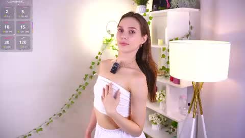 My name is Cynthia and Im very happy to see you in my sweet room  online show from July 20, 3:20 am