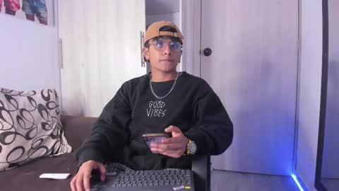 Snapshot of the_weed_guys chatting on September 16, 4:15 am Danny online show from September 16, 4:15 am