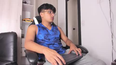 Snapshot of the_weed_guys chatting on October 12, 6:17 am Danny online show from October 12, 6:17 am