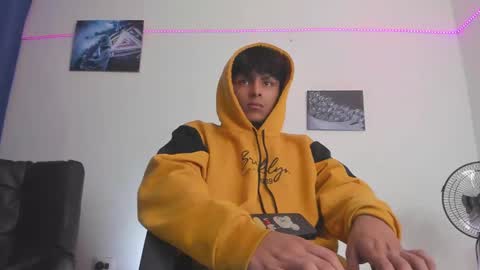 Snapshot of the_weed_guys chatting on January 23, 12:57 am Danny online show from January 23, 12:57 am