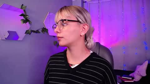 Snapshot of thegodmother_gh chatting on October 29, 3:41 am Peyton online show from October 29, 3:41 am