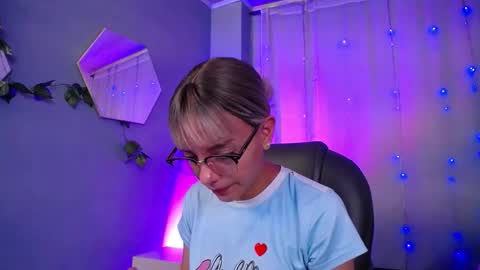 Snapshot of thegodmother_gh chatting on October 25, 3:40 am Peyton online show from October 25, 3:40 am