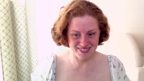 Snapshot of theladysblush chatting on September 25, 7:37 am Ella online show from September 25, 7:37 am