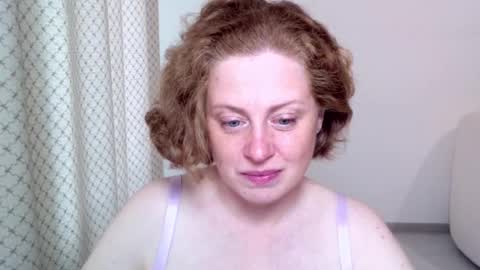 Snapshot of theladysblush chatting on September 20, 7:33 am Ella online show from September 20, 7:33 am