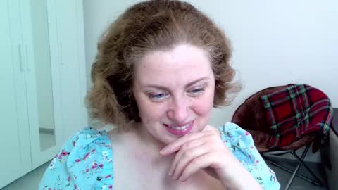 Snapshot of theladysblush chatting on February 4, 8:24 am Ella online show from February 4, 8:24 am