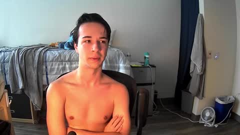 Snapshot of thelonglouie chatting on September 13, 4:09 pm Louie online show from September 13, 4:09 pm