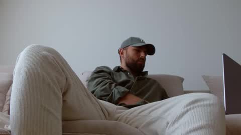 TheMonarchGoat online show from April 10, 11:04 am