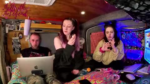 Sav and Bri online show from March 6, 3:38 am