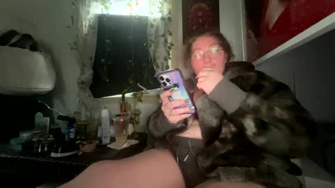 Snapshot of thesashadomme chatting on December 29, 7:32 pm The Sasha Domme online show from December 29, 7:32 pm