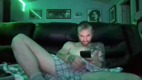 Snapshot of thesexorcist1984 chatting on October 22, 5:54 am James online show from October 22, 5:54 am