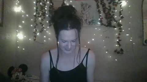 sillymillie0 online show from December 22, 3:44 am