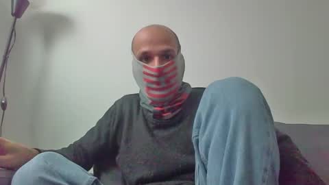 Snapshot of thetubedscarfguy chatting on February 21, 1:00 pm Scarf guy online show from February 21, 1:00 pm