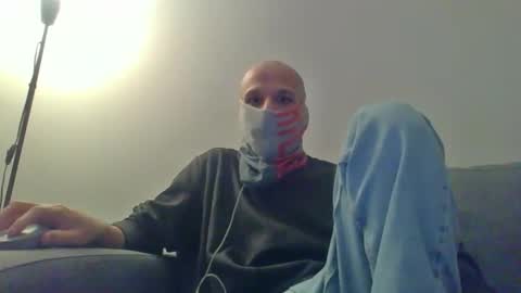 Scarf guy online show from December 17, 4:58 pm