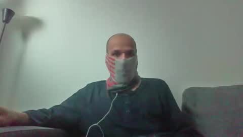 Scarf guy online show from March 25, 7:04 am